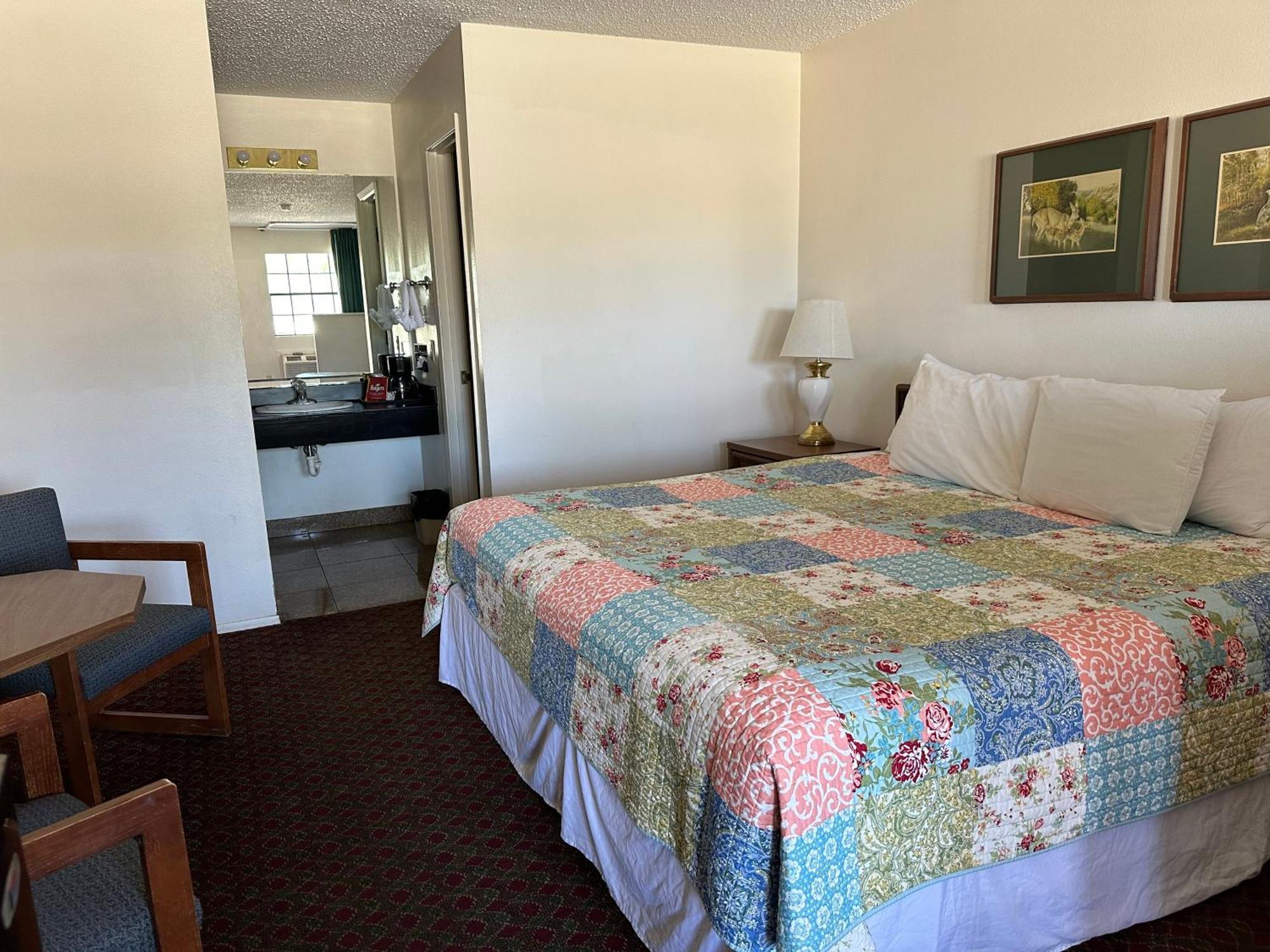 Windcrest Inn And Suites Fredericksburg Buitenkant foto