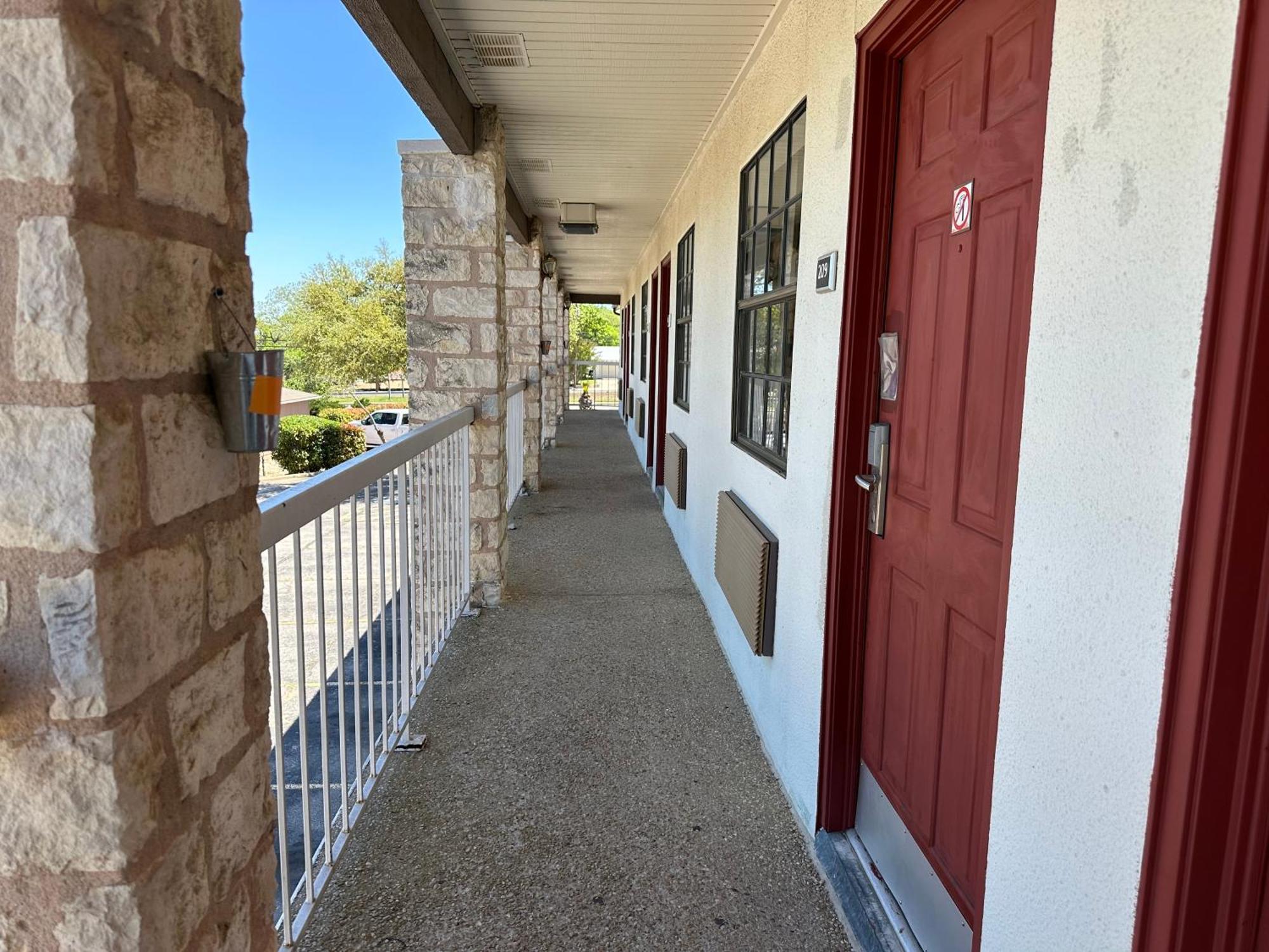Windcrest Inn And Suites Fredericksburg Buitenkant foto