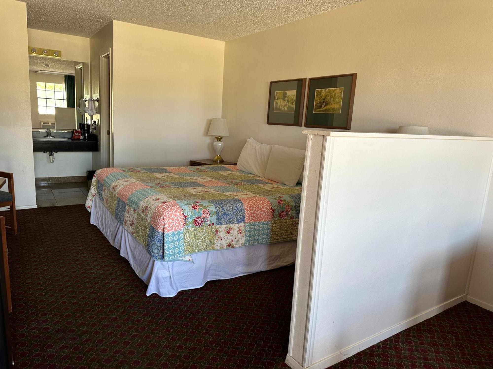 Windcrest Inn And Suites Fredericksburg Buitenkant foto